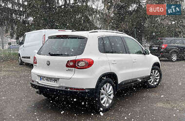 Позашляховик / Кросовер Volkswagen Tiguan 2010 в 