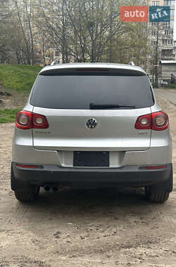 Внедорожник / Кроссовер Volkswagen Tiguan 2010 в 