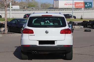 Позашляховик / Кросовер Volkswagen Tiguan 2014 в 