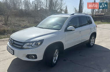 Внедорожник / Кроссовер Volkswagen Tiguan 2014 в 