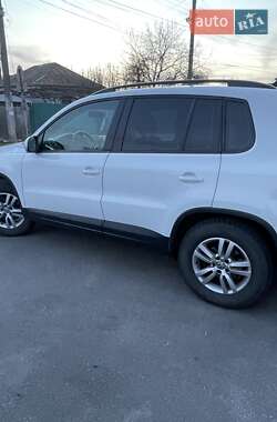 Внедорожник / Кроссовер Volkswagen Tiguan 2014 в 