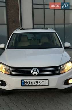 Внедорожник / Кроссовер Volkswagen Tiguan 2012 в 
