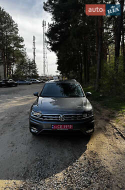 Внедорожник / Кроссовер Volkswagen Tiguan 2017 в 