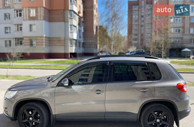 Внедорожник / Кроссовер Volkswagen Tiguan 2011 в 