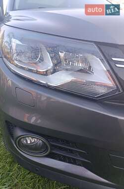 Позашляховик / Кросовер Volkswagen Tiguan 2012 в 
