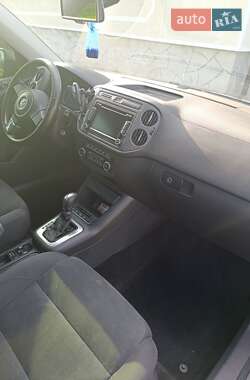 Позашляховик / Кросовер Volkswagen Tiguan 2012 в 