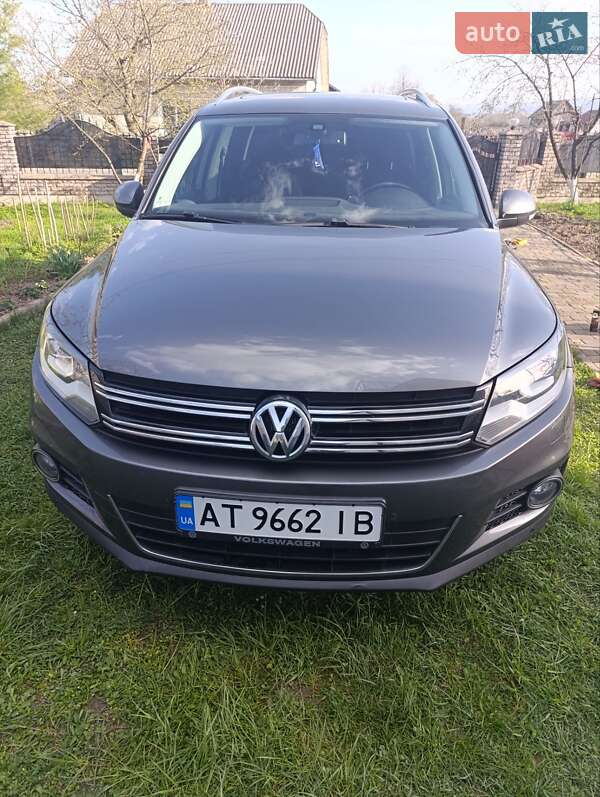 Позашляховик / Кросовер Volkswagen Tiguan 2012 в 
