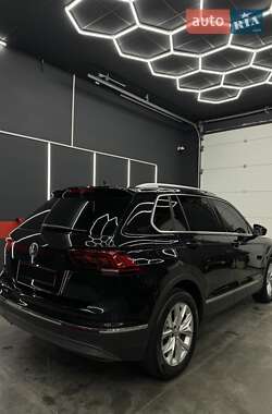 Внедорожник / Кроссовер Volkswagen Tiguan 2017 в 