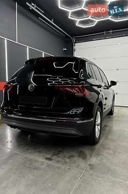 Внедорожник / Кроссовер Volkswagen Tiguan 2017 в 