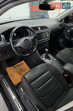 Внедорожник / Кроссовер Volkswagen Tiguan 2017 в 