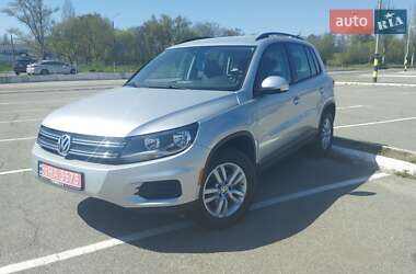 Внедорожник / Кроссовер Volkswagen Tiguan 2016 в 