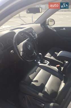 Внедорожник / Кроссовер Volkswagen Tiguan 2016 в 