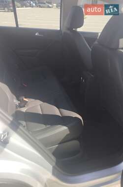 Внедорожник / Кроссовер Volkswagen Tiguan 2016 в 