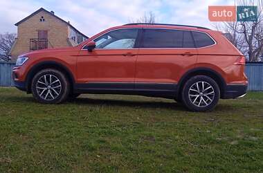 Внедорожник / Кроссовер Volkswagen Tiguan 2018 в 
