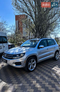 Внедорожник / Кроссовер Volkswagen Tiguan 2015 в 