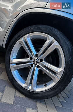 Внедорожник / Кроссовер Volkswagen Tiguan 2015 в 