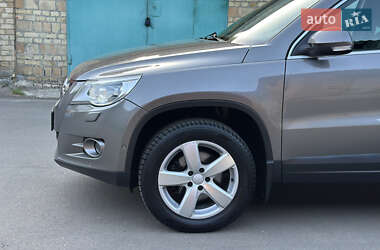 Внедорожник / Кроссовер Volkswagen Tiguan 2010 в 