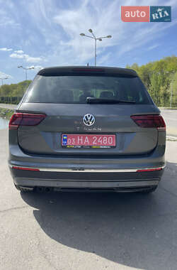 Внедорожник / Кроссовер Volkswagen Tiguan 2018 в 