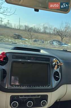 Внедорожник / Кроссовер Volkswagen Tiguan 2012 в 