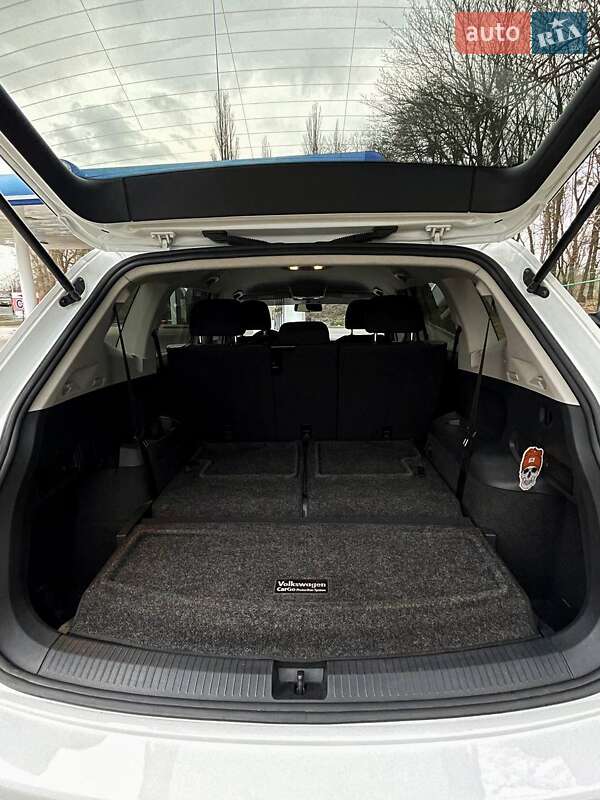Внедорожник / Кроссовер Volkswagen Tiguan 2017 в Ладыжине