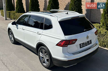 Внедорожник / Кроссовер Volkswagen Tiguan 2021 в 