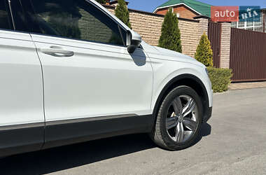 Внедорожник / Кроссовер Volkswagen Tiguan 2021 в 