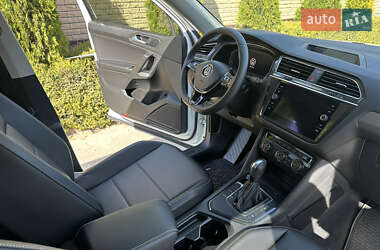 Внедорожник / Кроссовер Volkswagen Tiguan 2021 в 