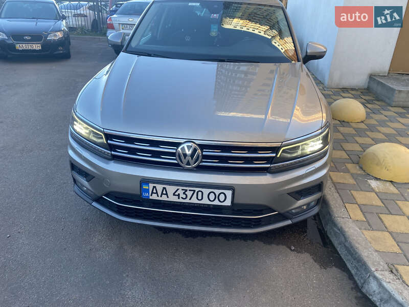 Внедорожник / Кроссовер Volkswagen Tiguan 2019 в 
