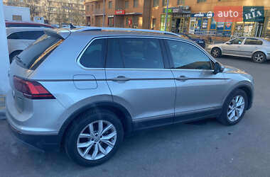 Внедорожник / Кроссовер Volkswagen Tiguan 2019 в 