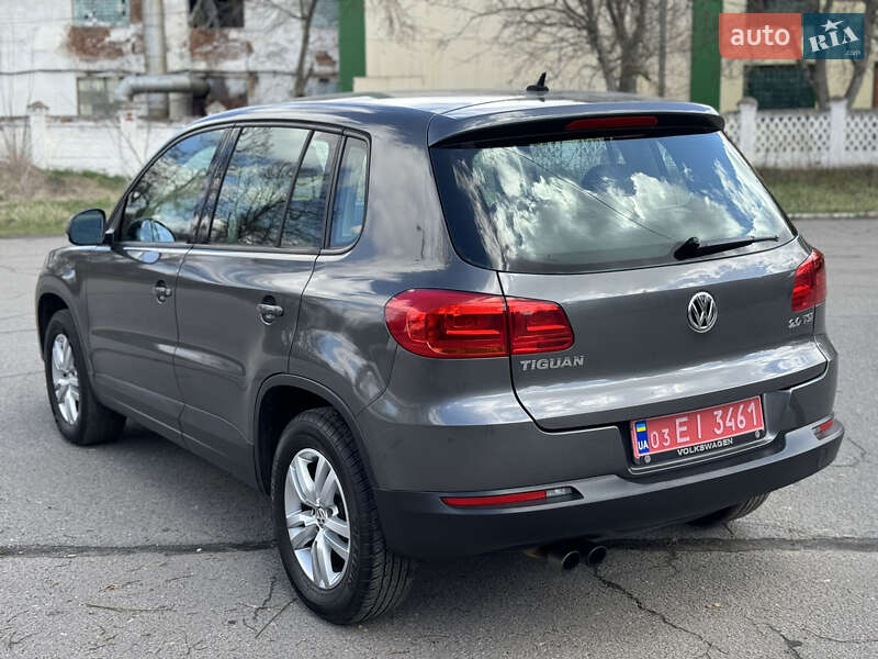 Позашляховик / Кросовер Volkswagen Tiguan 2014 в 