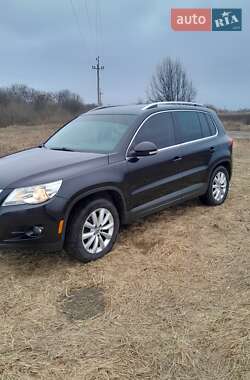 Внедорожник / Кроссовер Volkswagen Tiguan 2010 в 
