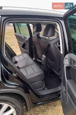 Внедорожник / Кроссовер Volkswagen Tiguan 2010 в 