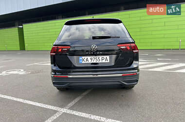 Внедорожник / Кроссовер Volkswagen Tiguan 2023 в 