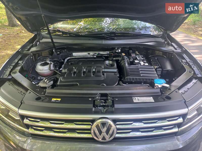 Внедорожник / Кроссовер Volkswagen Tiguan 2017 в Краснограде