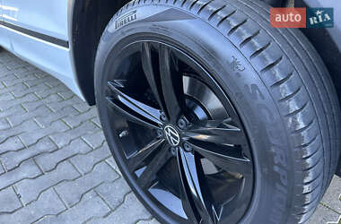 Внедорожник / Кроссовер Volkswagen Tiguan 2020 в 