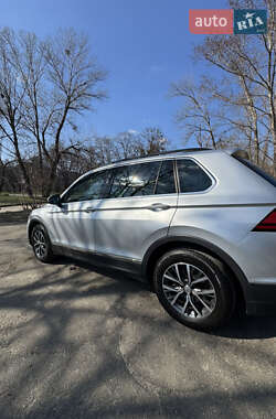 Внедорожник / Кроссовер Volkswagen Tiguan 2018 в 