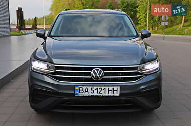 Внедорожник / Кроссовер Volkswagen Tiguan 2022 в 