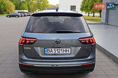 Внедорожник / Кроссовер Volkswagen Tiguan 2022 в 