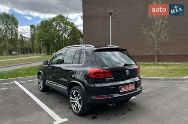 Позашляховик / Кросовер Volkswagen Tiguan 2016 в 