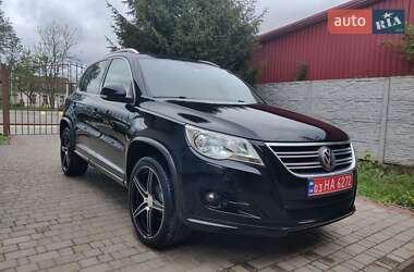 Позашляховик / Кросовер Volkswagen Tiguan 2009 в 