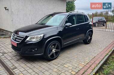 Позашляховик / Кросовер Volkswagen Tiguan 2009 в 