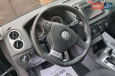 Позашляховик / Кросовер Volkswagen Tiguan 2009 в 