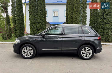 Внедорожник / Кроссовер Volkswagen Tiguan 2021 в 