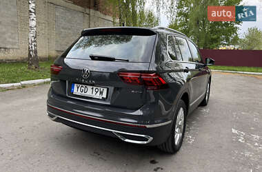 Внедорожник / Кроссовер Volkswagen Tiguan 2021 в 