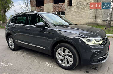 Внедорожник / Кроссовер Volkswagen Tiguan 2021 в 