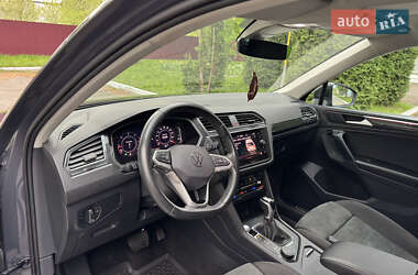 Внедорожник / Кроссовер Volkswagen Tiguan 2021 в 