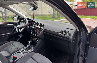 Внедорожник / Кроссовер Volkswagen Tiguan 2021 в 