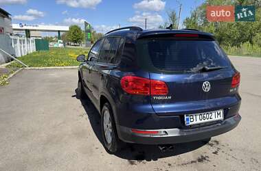 Внедорожник / Кроссовер Volkswagen Tiguan 2015 в 