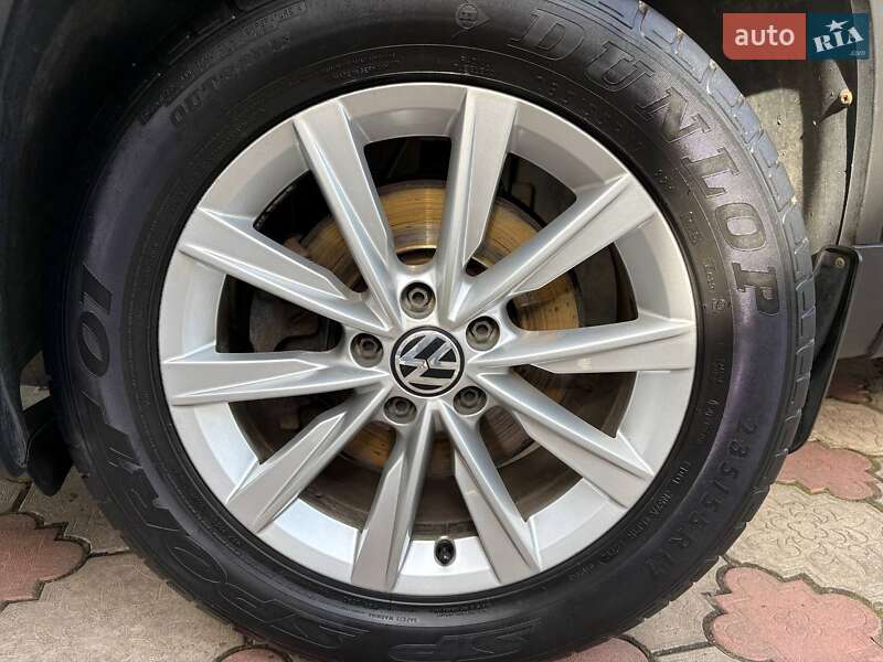 Внедорожник / Кроссовер Volkswagen Tiguan 2012 в Олевске
