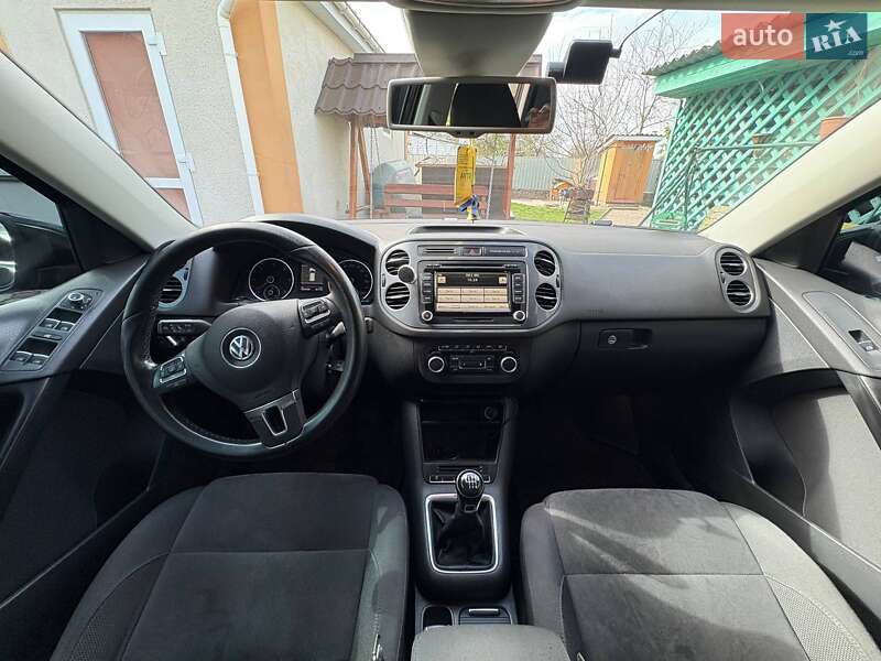 Внедорожник / Кроссовер Volkswagen Tiguan 2012 в Олевске